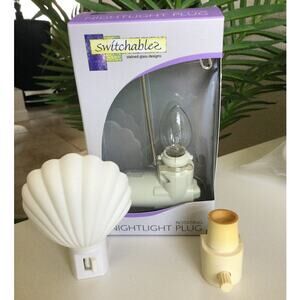 Switchables Night Light Hanging Plug and 2 regular lot of 3